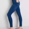 Jeans justos de cintura média Essential | regular