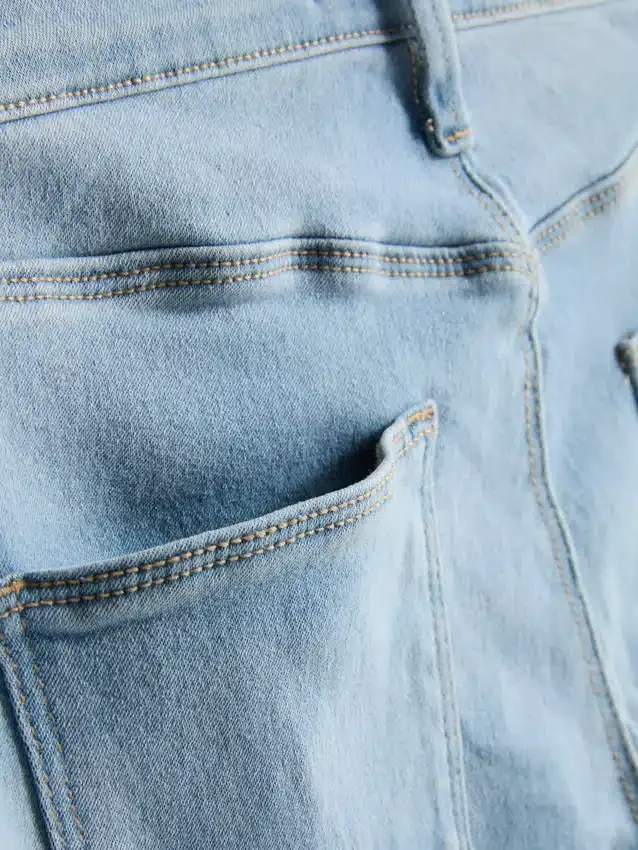 Jeans justos de cintura média Essential | regular