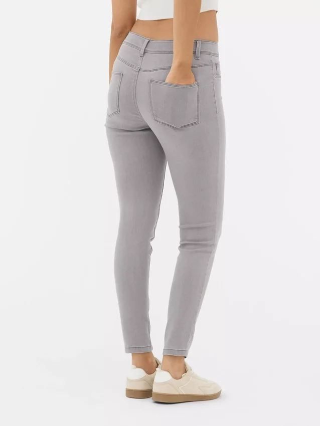 Jeans justos de cintura média Essential | regular