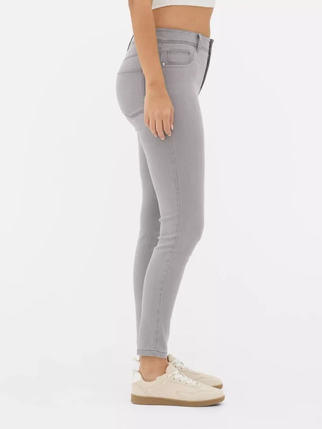 Jeans justos de cintura média Essential | regular