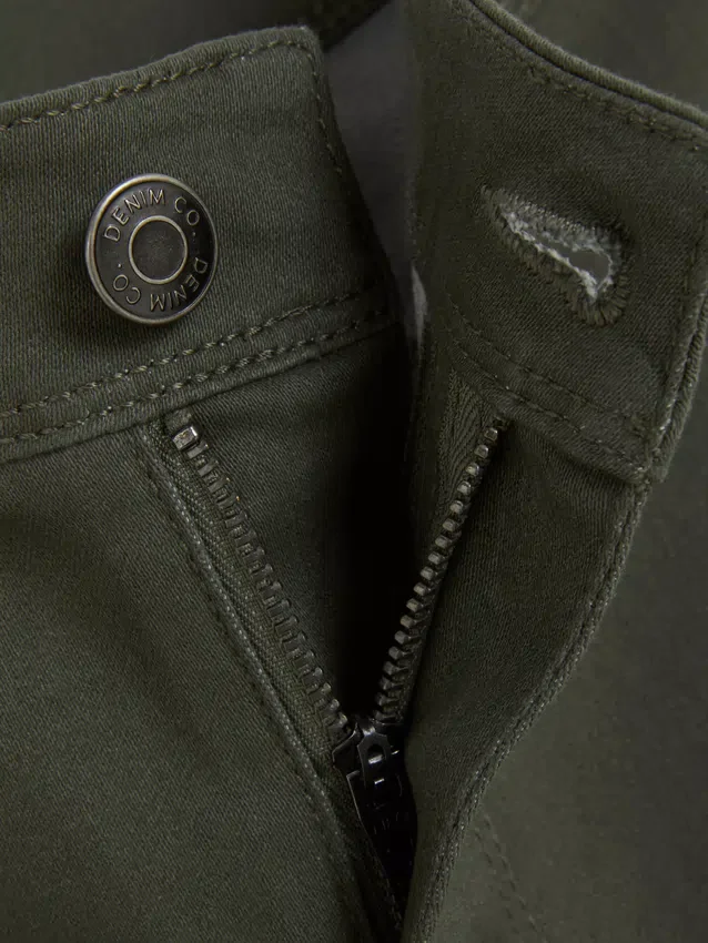 Jeans justos de cintura média Essential | regular