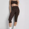 Leggings capri desportivas com padrão de leopardo