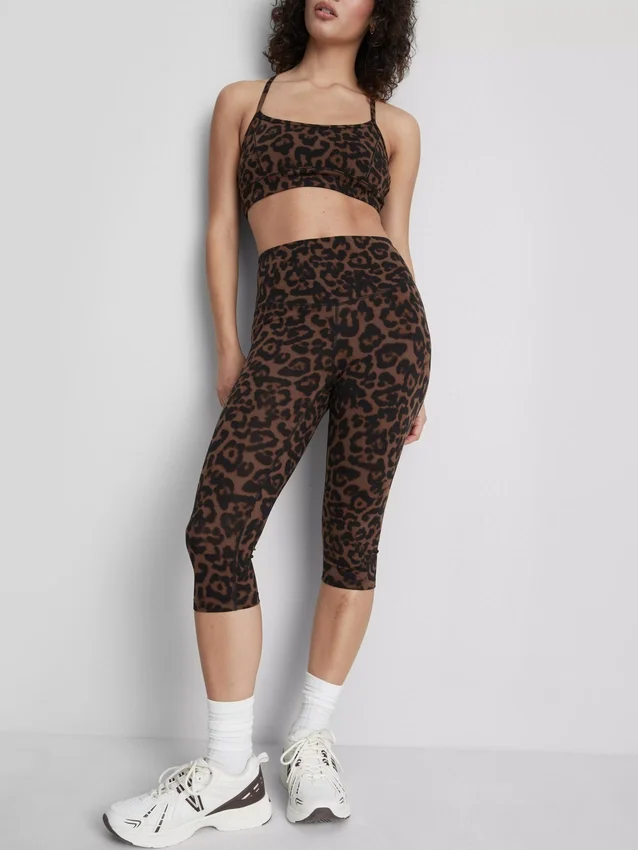Leggings capri desportivas com padrão de leopardo