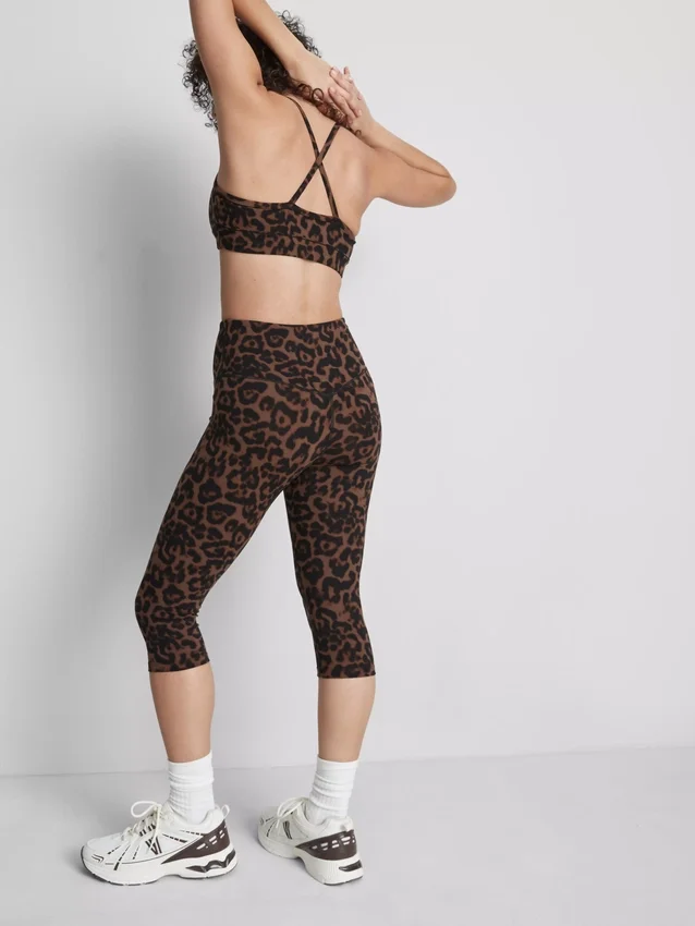 Leggings capri desportivas com padrão de leopardo
