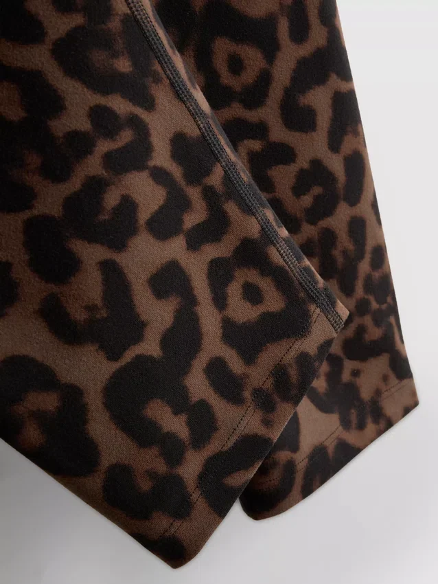 Leggings capri desportivas com padrão de leopardo