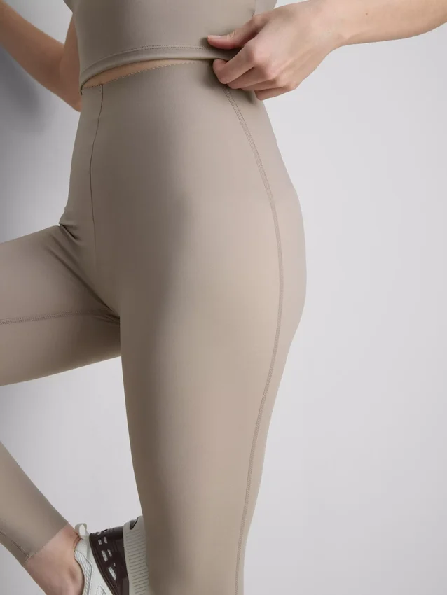 Leggings de desempenho BodySculpt de cintura média
