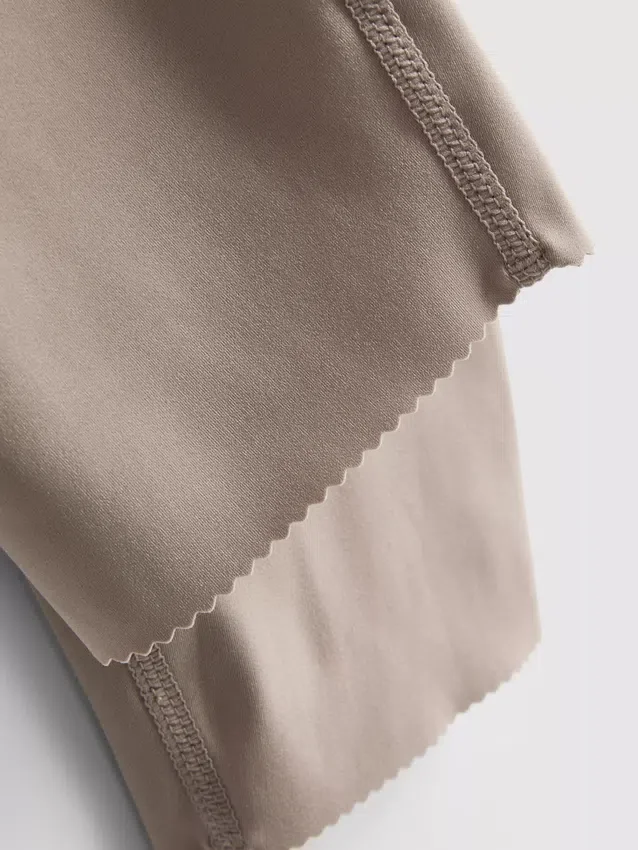 Leggings de desempenho BodySculpt de cintura média