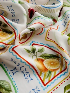 Lenço com estampado de borboletas