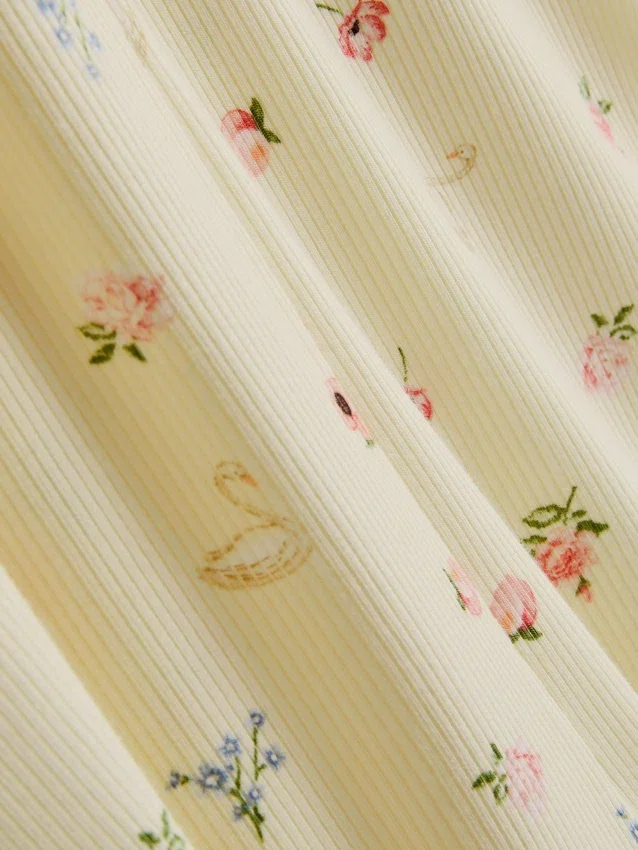 Macacão de dormir com canelado e estampado floral