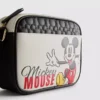 Mala de câmara a tiracolo com o Mickey Mouse da Disney