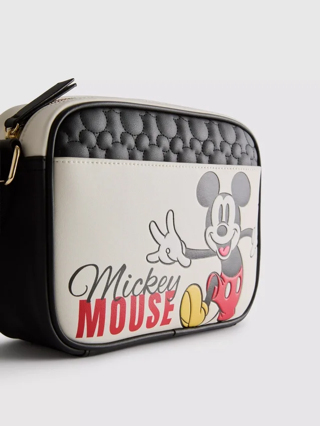 Mala de câmara a tiracolo com o Mickey Mouse da Disney