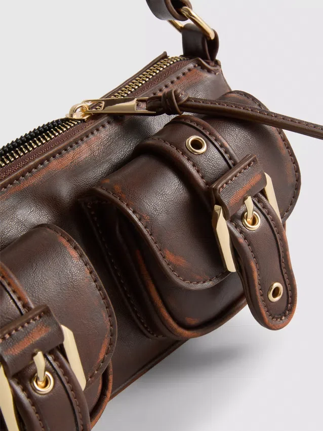 Mala de ombro com bolso com fivela