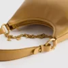 Mala de ombro com detalhes em pingente