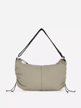 Mala tipo sling com detalhe de cordão