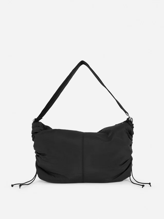 Mala tipo sling com detalhe de cordão