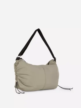 Mala tipo sling com detalhe de cordão