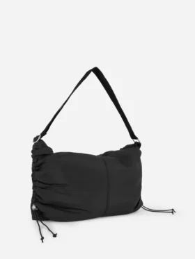 Mala tipo sling com detalhe de cordão