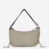 Mala tipo sling com detalhe de cordão