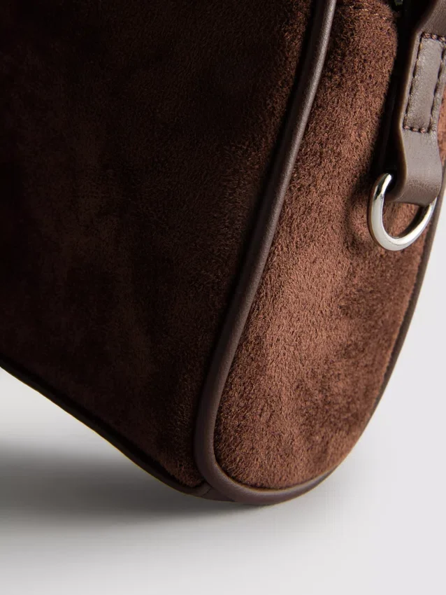 Mini bolsa a tiracolo em imitação de camurça