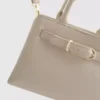 Mini-bolsa com detalhe de fivela