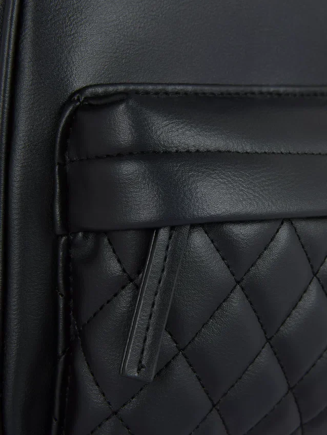 Mini-mochila com acolchoado em losango