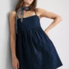 Mini-vestido babydoll em ganga de algodão
