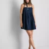 Mini-vestido babydoll em ganga de algodão