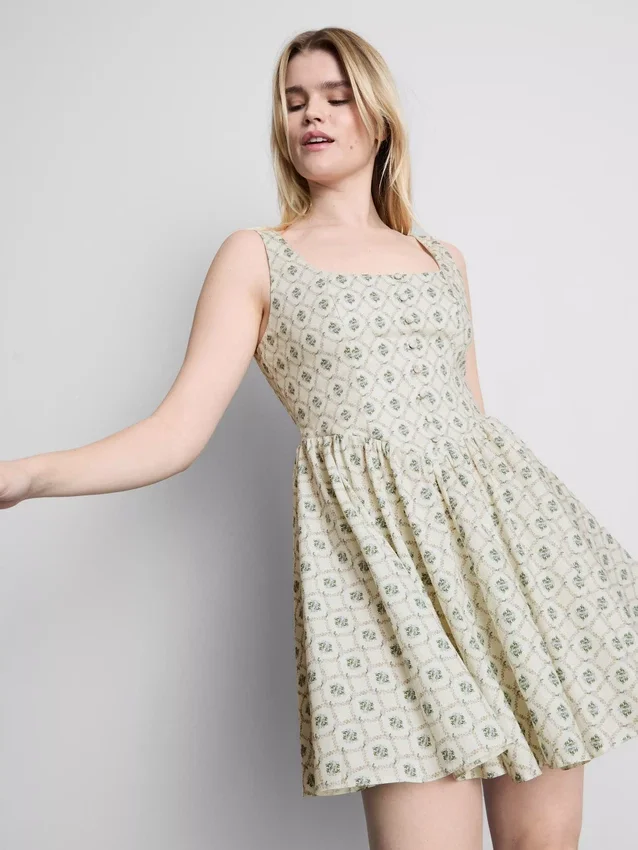 Mini-vestido com botões tipo espartilho