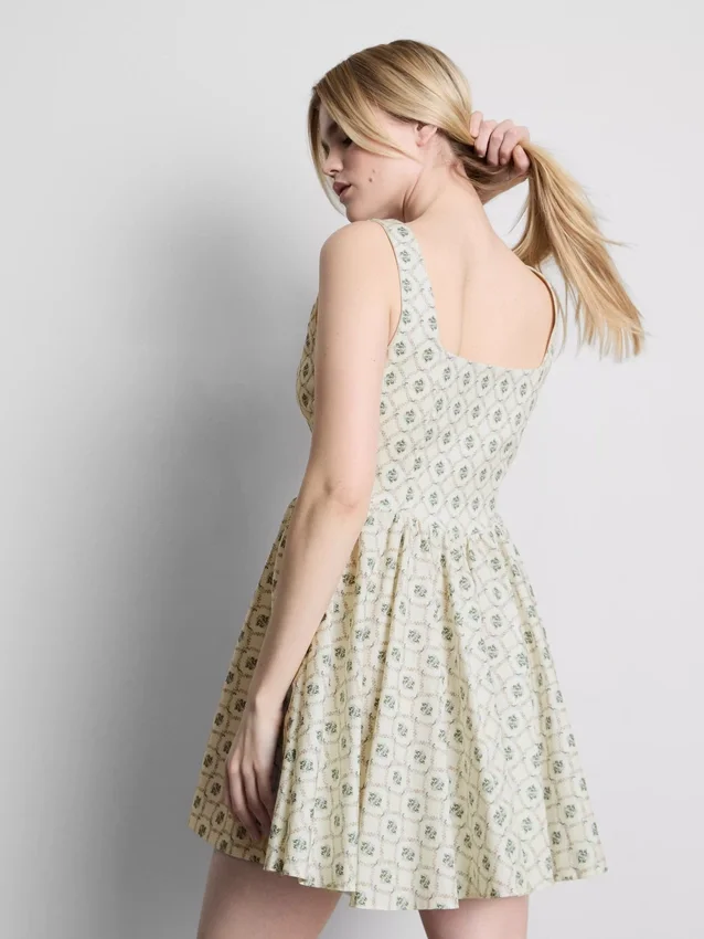 Mini-vestido com botões tipo espartilho