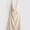 Mini-vestido com decote em capuz, em croché e com alças