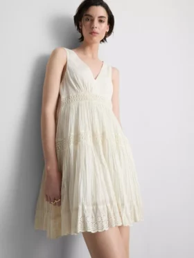 Mini-vestido com decote em V e efeito enrugado