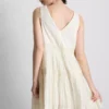 Mini-vestido com decote em V e efeito enrugado