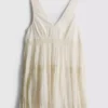 Mini-vestido com decote em V e efeito enrugado