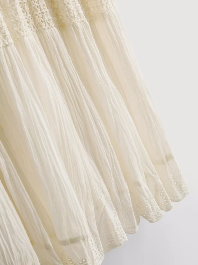 Mini-vestido com decote em V e efeito enrugado