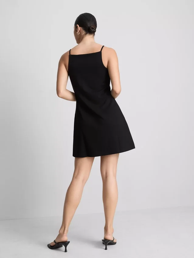 Mini-vestido com decote quadrado