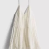 Mini-vestido com folhos e acabamento em renda da Paula Echevarría