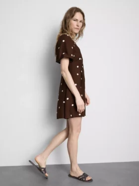 Mini-vestido com mangas bufantes e botões