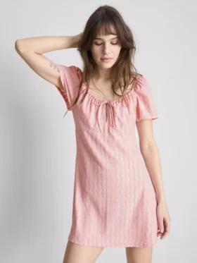 Mini-vestido com mangas curtas franzidas