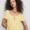 Mini-vestido com mangas curtas franzidas