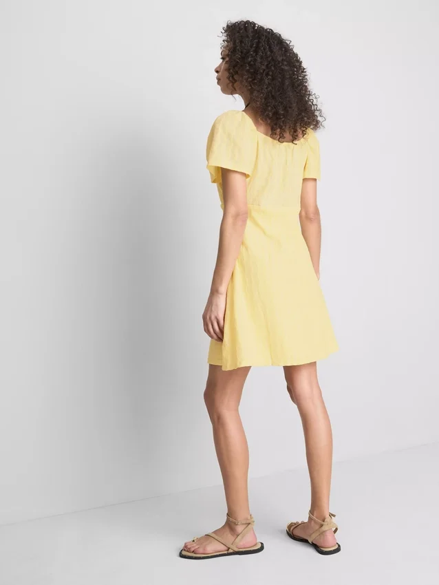 Mini-vestido com mangas curtas franzidas