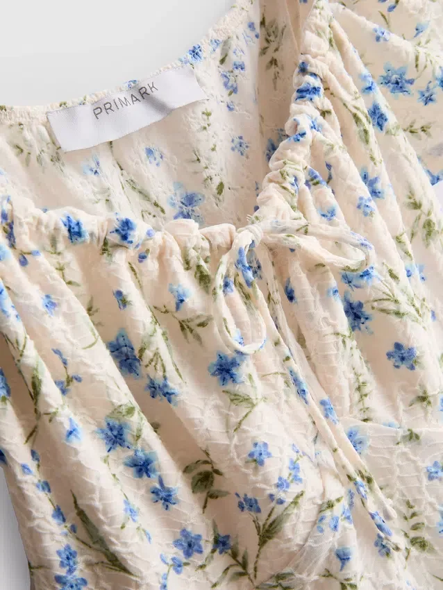 Mini-vestido com mangas curtas franzidas