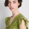 Mini-vestido de algodão com franzido e aberturas