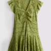 Mini-vestido de algodão com franzido e aberturas