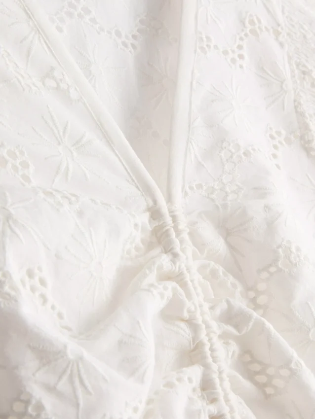 Mini-vestido de algodão com franzido e aberturas