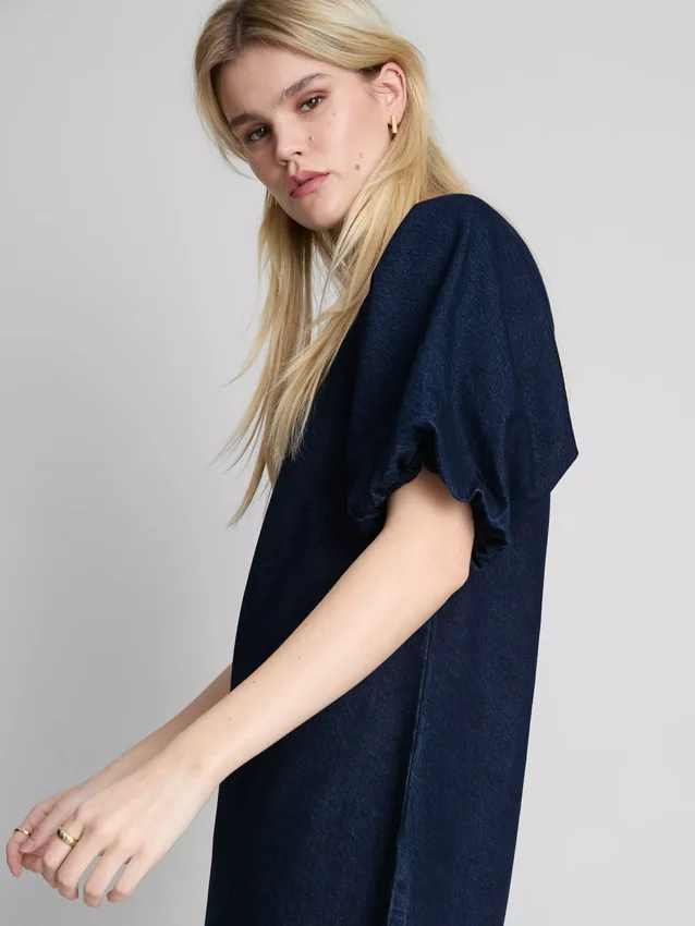 Mini-vestido de ganga de algodão com mangas bufantes
