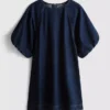 Mini-vestido de ganga de algodão com mangas bufantes