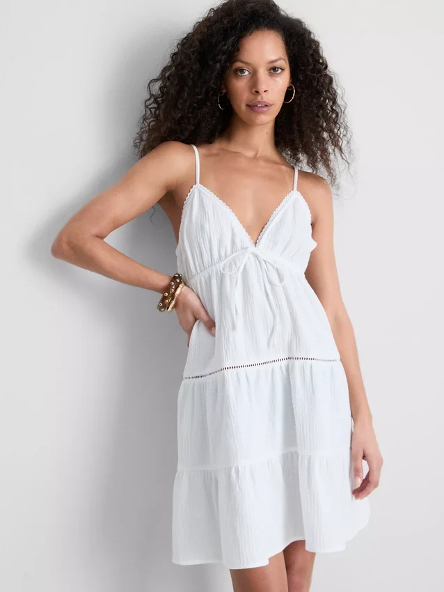 Mini-vestido em algodão com decote em V e camadas