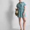 Mini-vestido em camadas de manga curta