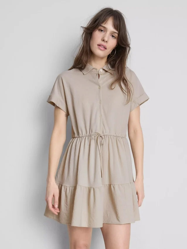 Mini-vestido em camadas de manga curta