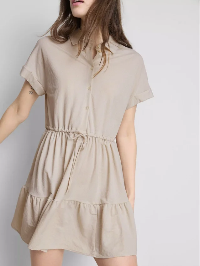 Mini-vestido em camadas de manga curta